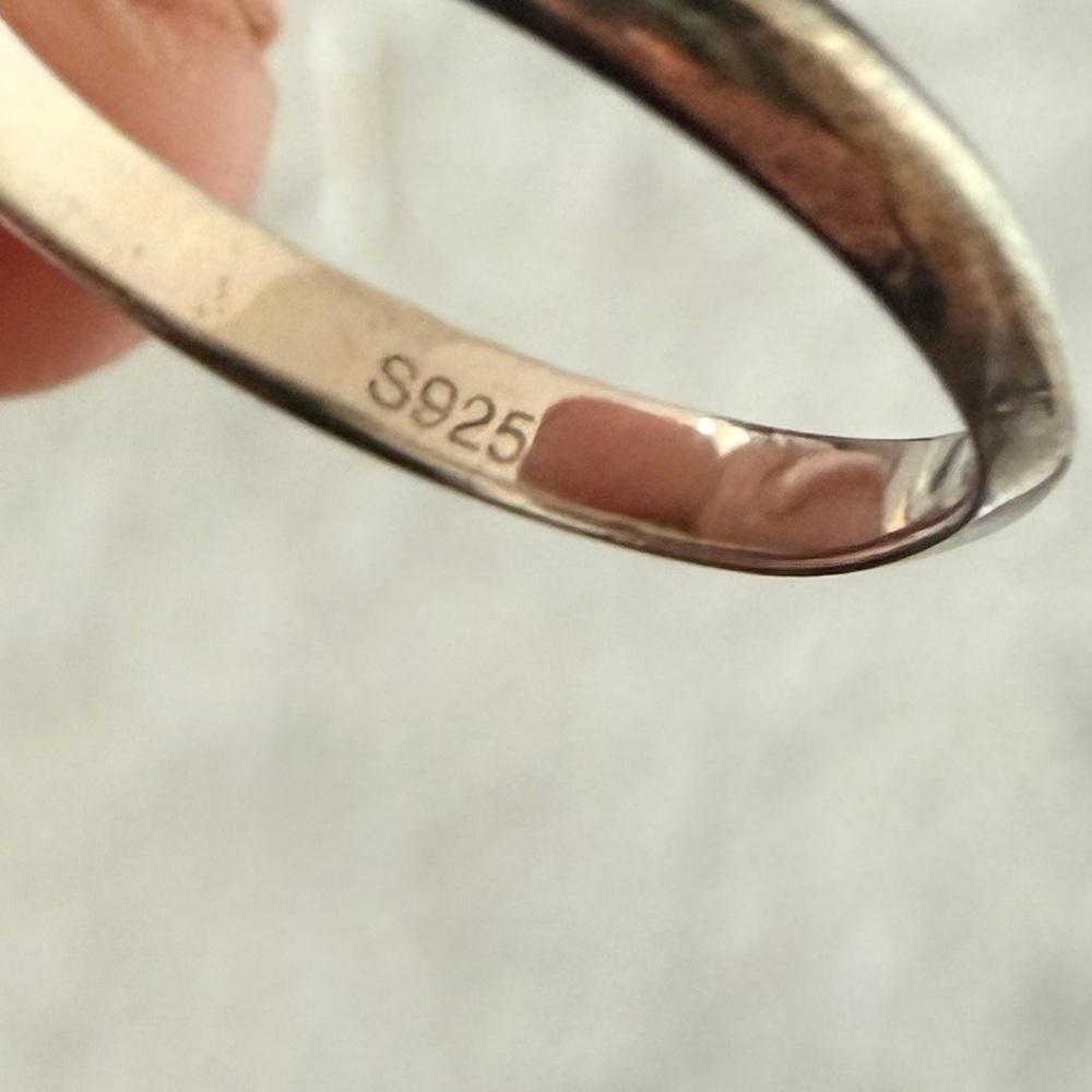 1.0 ct D round Moissanite in size 5 .925 band - Picture 6 of 6